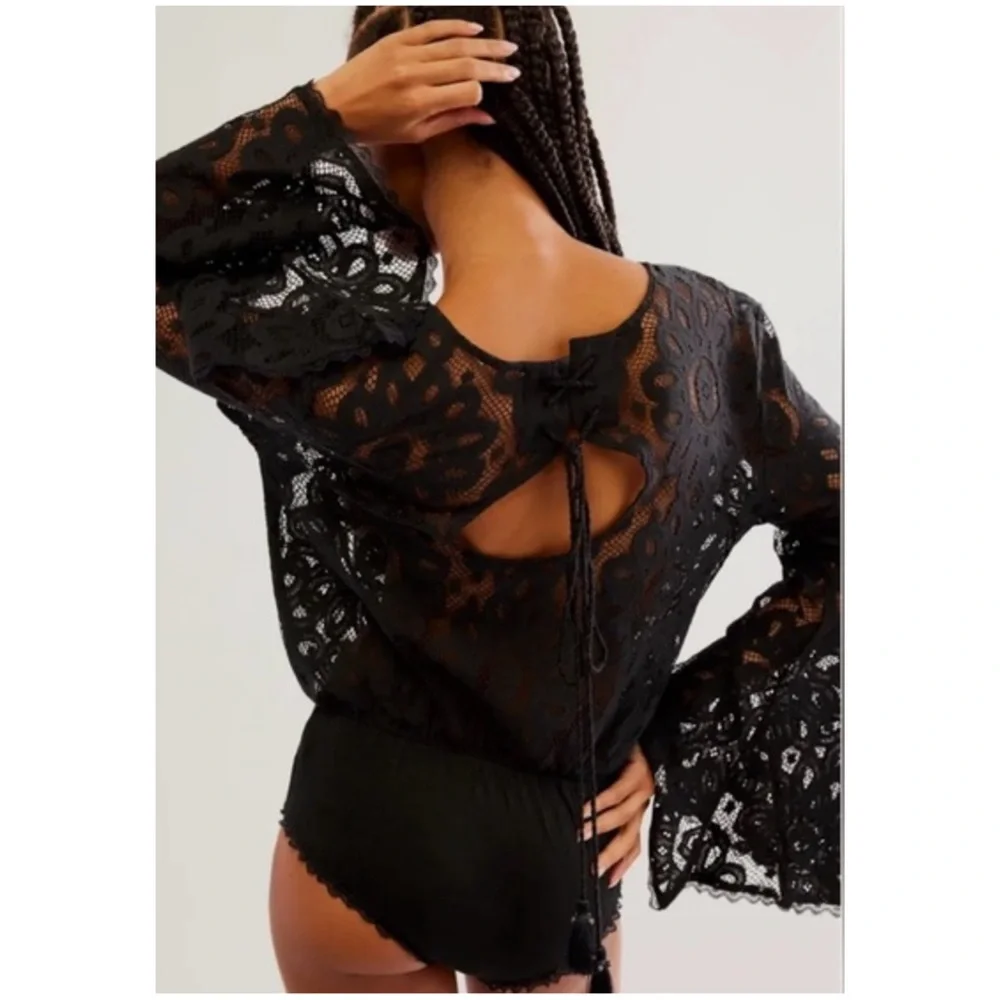 •FREE PEOPLE• NWOT Better with Time‎ Lace Bell Sleeve Bodysuit in Black Size XS